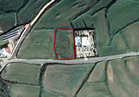Field with Unutilised Building Density in Kathikas, Paphos